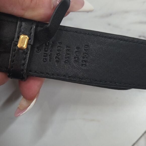 Gucci Black Leather Belt with Gold Accent - Picture 5 of 15
